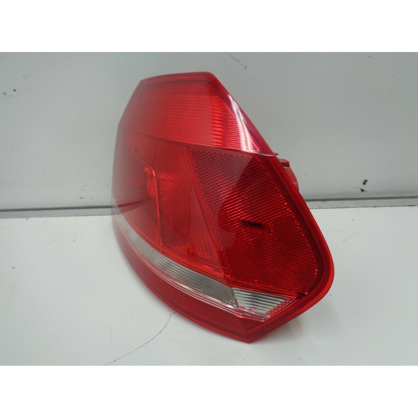 2012-2015 Volkswagen Passat Right Passenger RH SIDE Tail light 2012 VW Passat trunk lid RH taillight passenger side USED 12 OEM