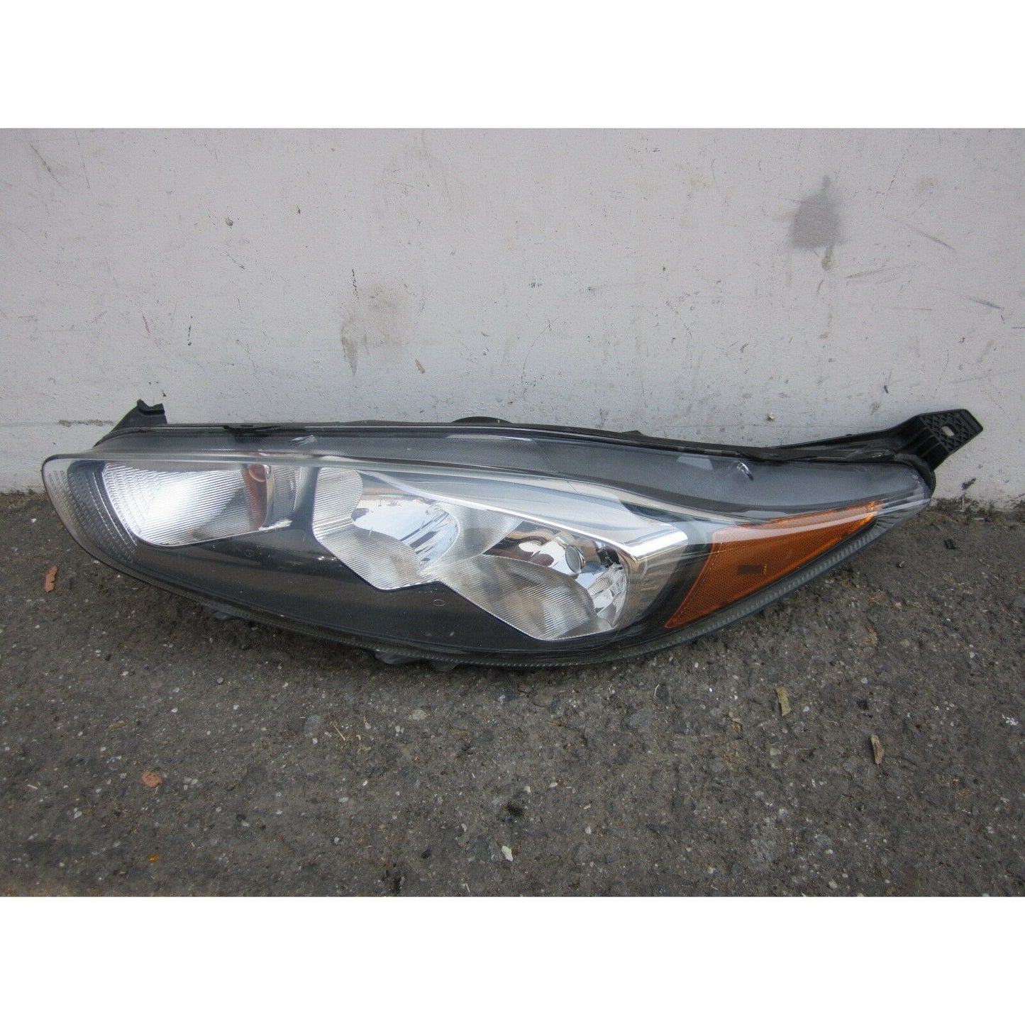 dp808138 Ford Fiesta 2014 2015 2016 2017 LH halogen headlight OEM